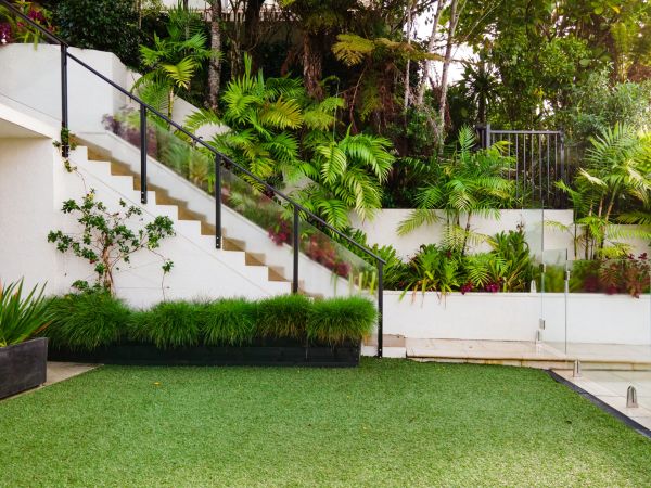 Transformation de votre jardin à Valserhône : nos solutions fleuries